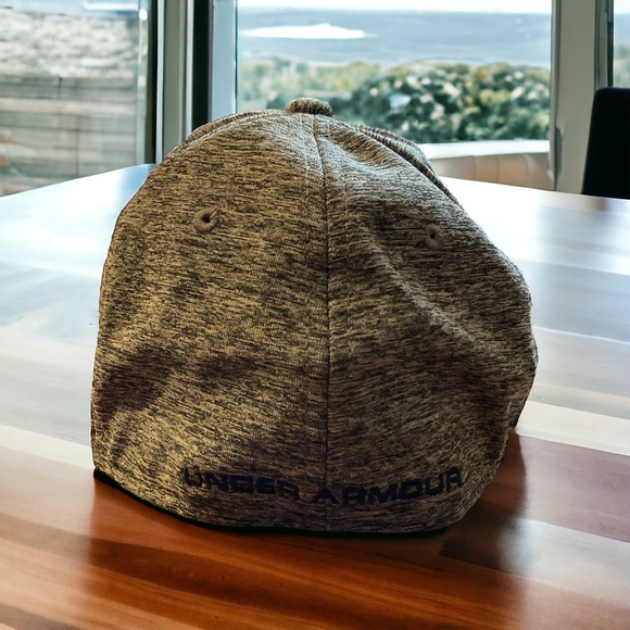 Under Armour Embroidered Logo Soft Polyester & Elastane Size M/L Cap! - Picture 5 of 8